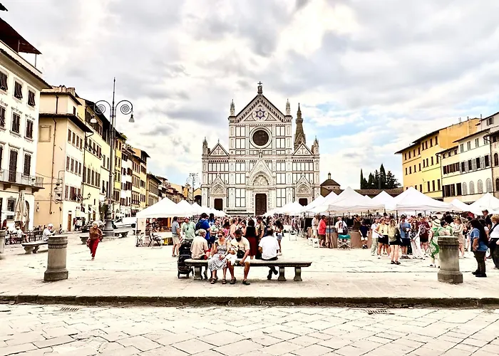 Elegante Piazza Santa Croce