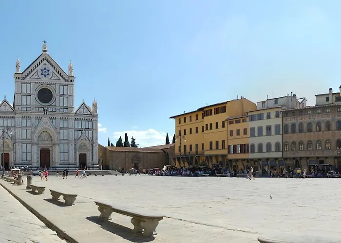 Elegante Piazza Santa Croce
